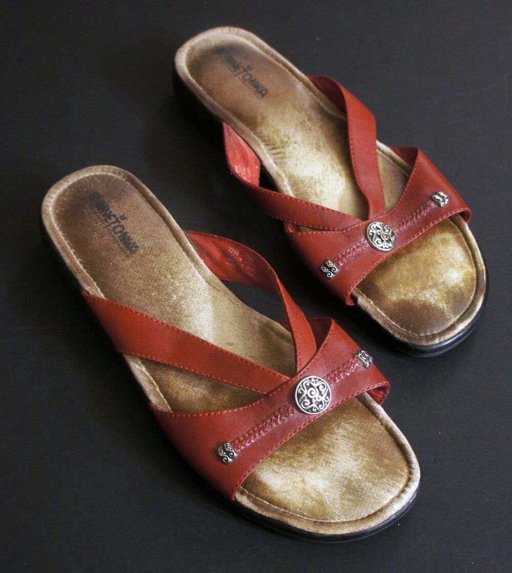 Minnetonka Sandals Tucson Slide Red Size 12N with original box